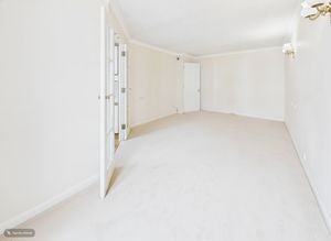LIVING ROOM- click for photo gallery